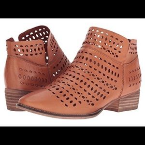 Seychelles leather ankle booties 6.5